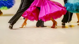 Ballroom Quickstep - esibizione di lock step in gara.